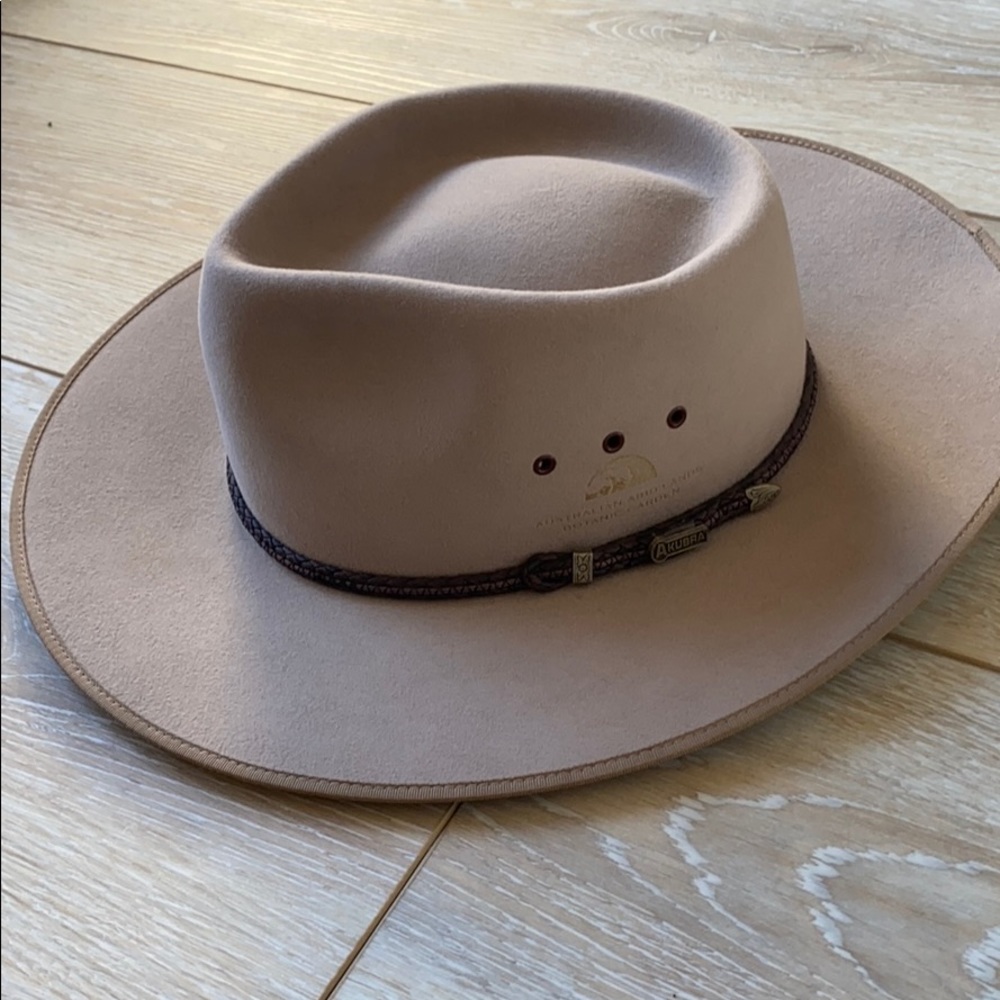 Akubra gray felt cattleman hat
